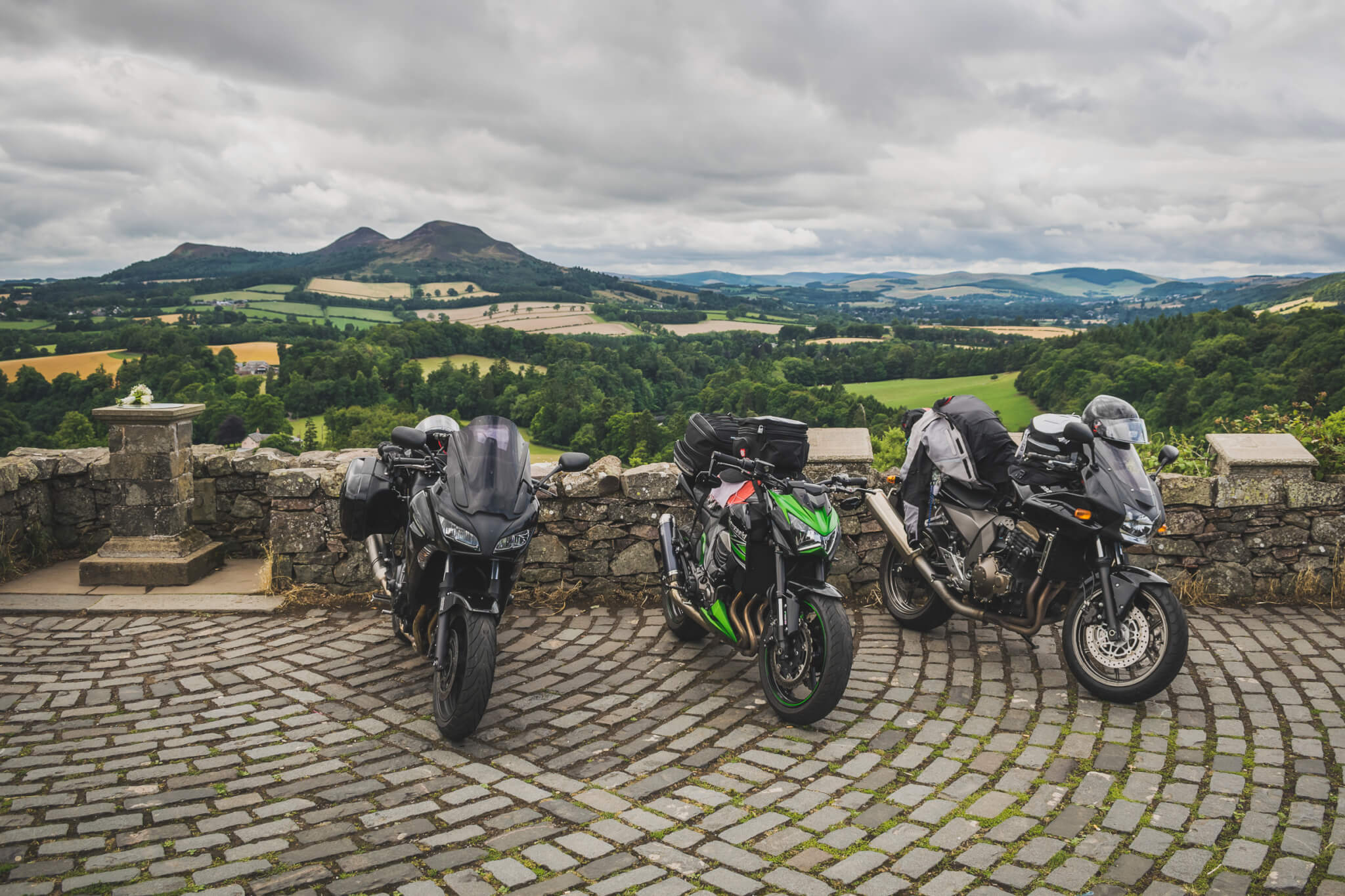 Schottland: Die Motorräder am Scott's View